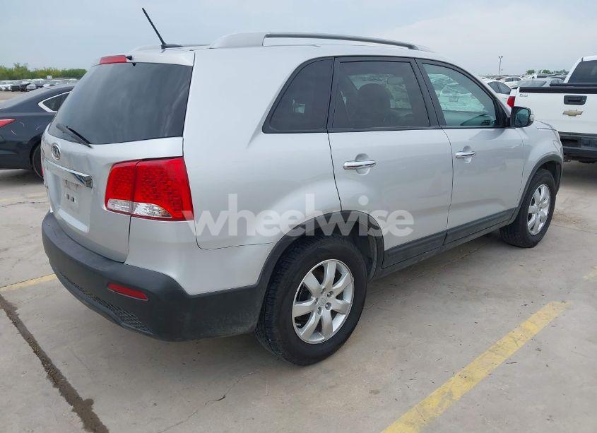 Photo 4 of 2011 Kia Sorento LX V6 (VIN 5XYKT4A20BG164594)