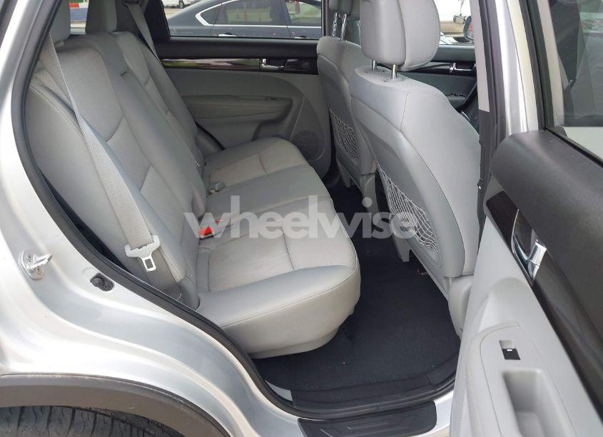 Photo 8 of 2011 Kia Sorento LX V6 (VIN 5XYKT4A20BG164594)