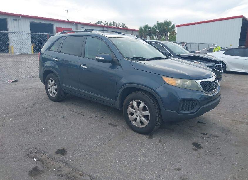 2011 Kia Sorento LX V6 (VIN 5XYKT4A20BG164885) main photo