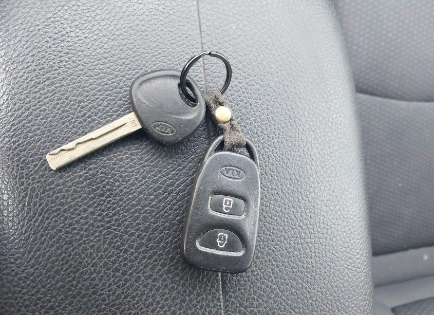 Photo 11 of 2011 Kia Sorento LX V6 (VIN 5XYKT4A20BG164885)