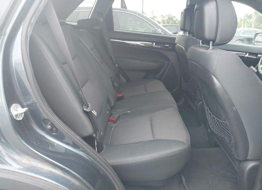 Photo 8 of 2011 Kia Sorento LX V6 (VIN 5XYKT4A20BG164885)