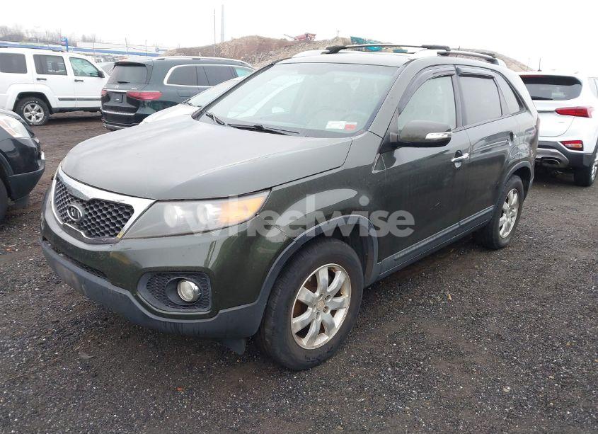 Photo 2 of 2012 Kia Sorento LX V6 (VIN 5XYKT4A20CG201726)