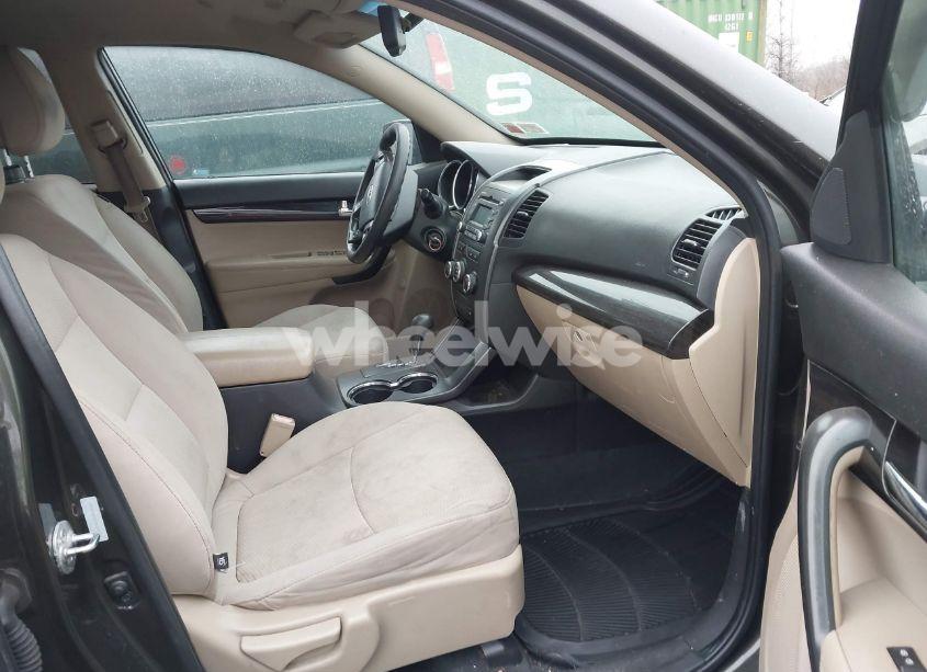 Photo 5 of 2012 Kia Sorento LX V6 (VIN 5XYKT4A20CG201726)