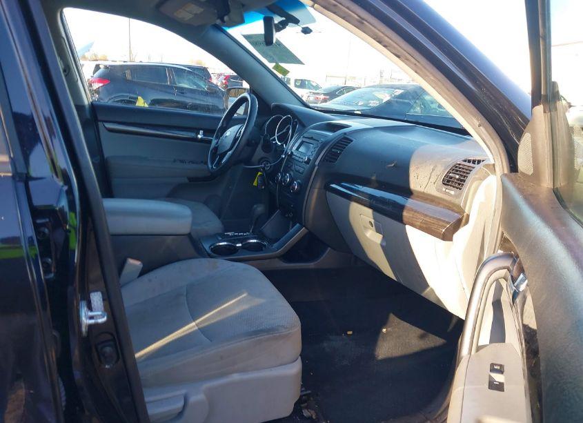 Photo 5 of 2011 Kia Sorento LX V6 (VIN 5XYKT4A21BG063094)