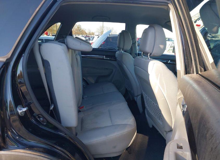 Photo 8 of 2011 Kia Sorento LX V6 (VIN 5XYKT4A21BG063094)