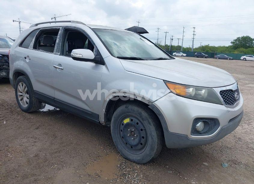 2011 Kia Sorento LX V6 (VIN 5XYKT4A21BG075391) main photo