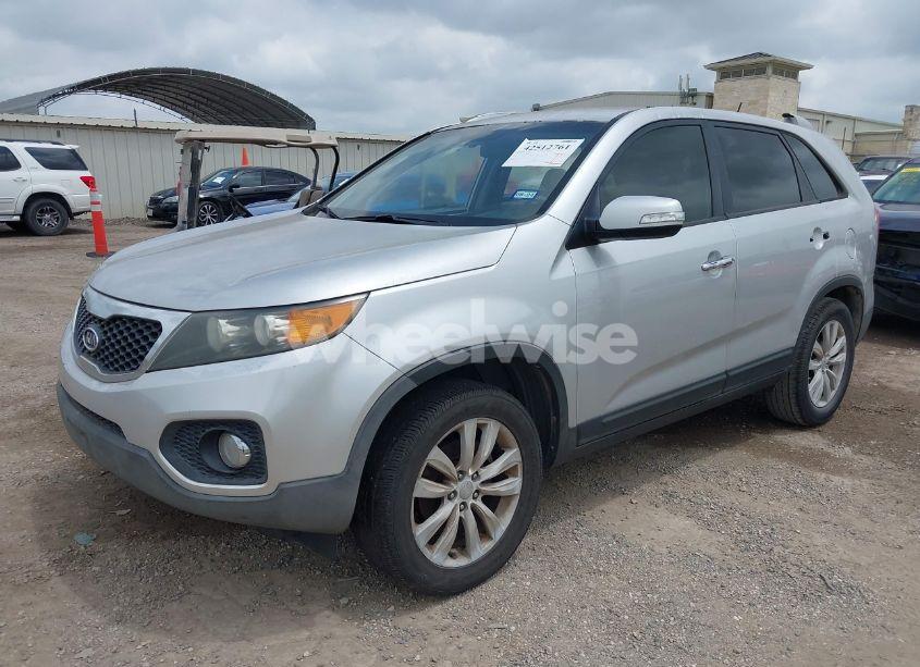 Photo 2 of 2011 Kia Sorento LX V6 (VIN 5XYKT4A21BG075391)