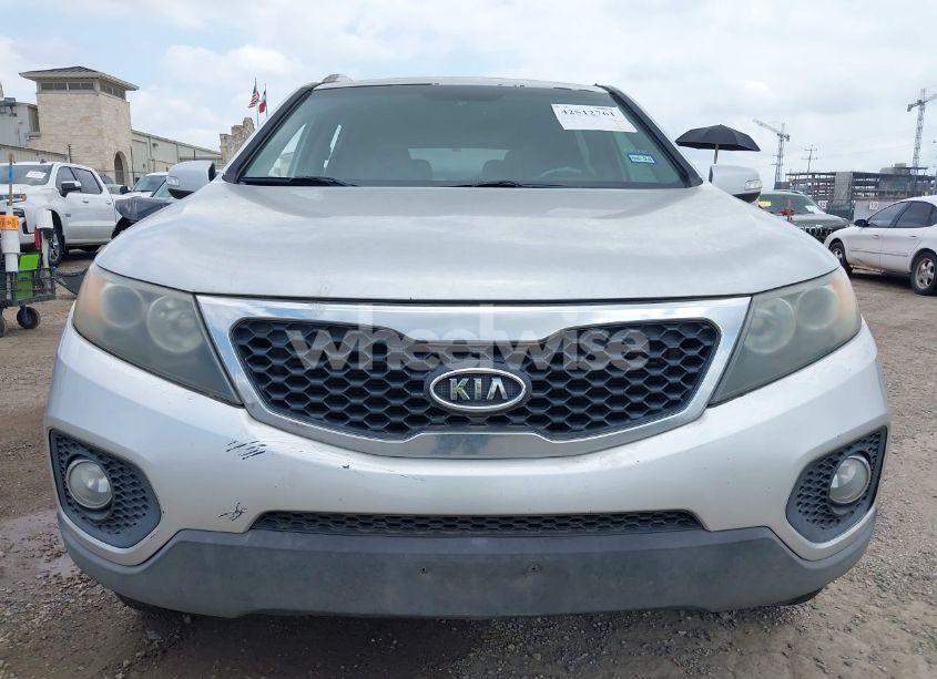 Photo 6 of 2011 Kia Sorento LX V6 (VIN 5XYKT4A21BG075391)