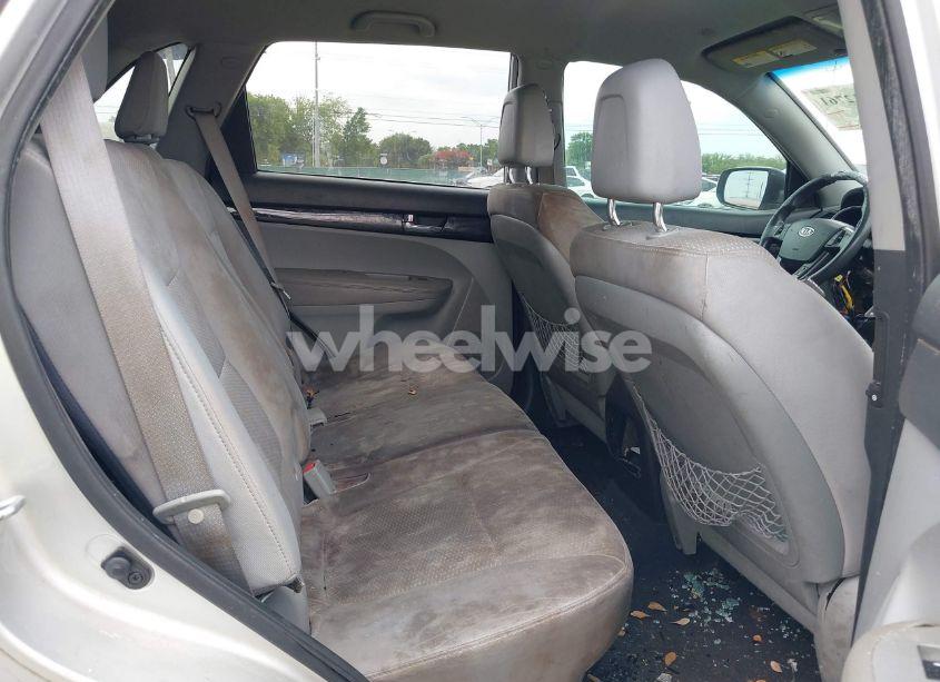 Photo 8 of 2011 Kia Sorento LX V6 (VIN 5XYKT4A21BG075391)