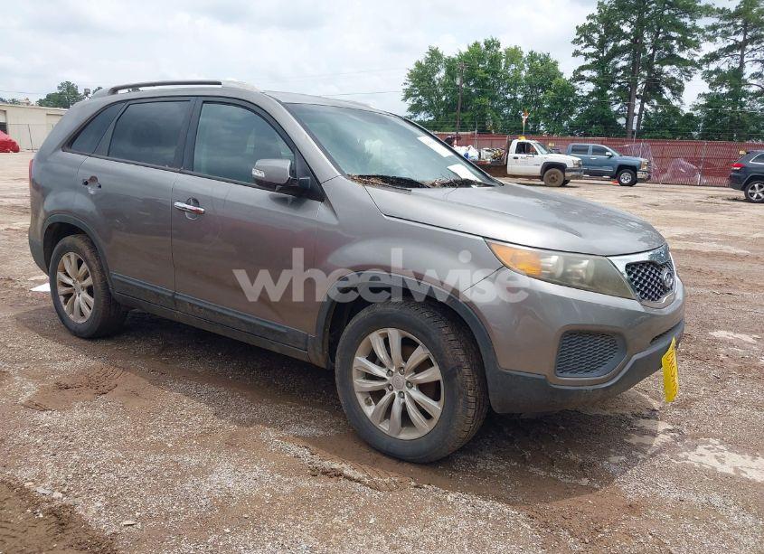 2011 Kia Sorento LX V6 (VIN 5XYKT4A21BG083703) main photo