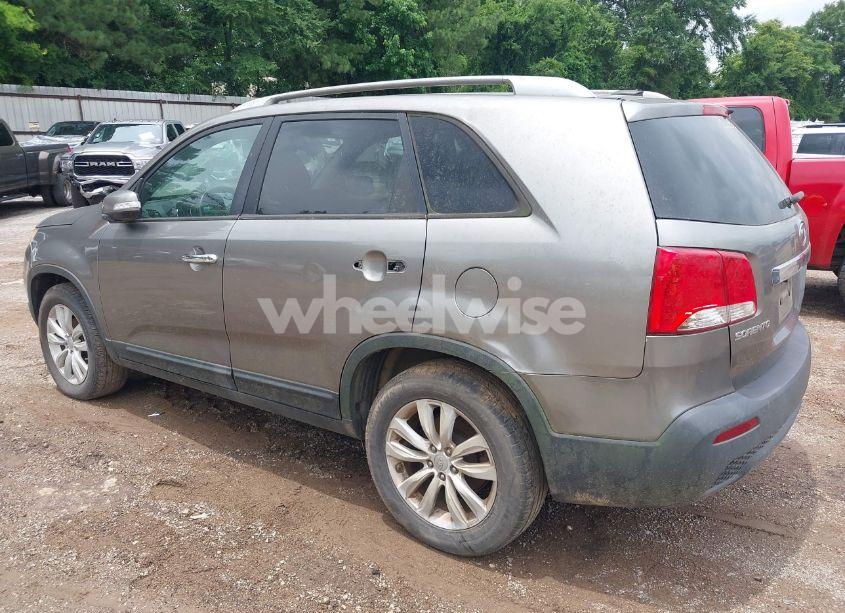 Photo 3 of 2011 Kia Sorento LX V6 (VIN 5XYKT4A21BG083703)