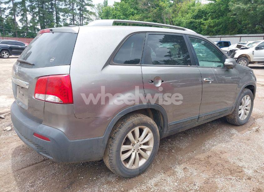 Photo 4 of 2011 Kia Sorento LX V6 (VIN 5XYKT4A21BG083703)