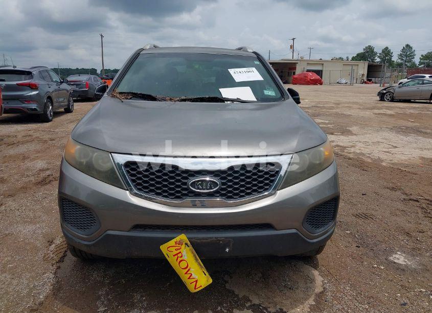 Photo 6 of 2011 Kia Sorento LX V6 (VIN 5XYKT4A21BG083703)