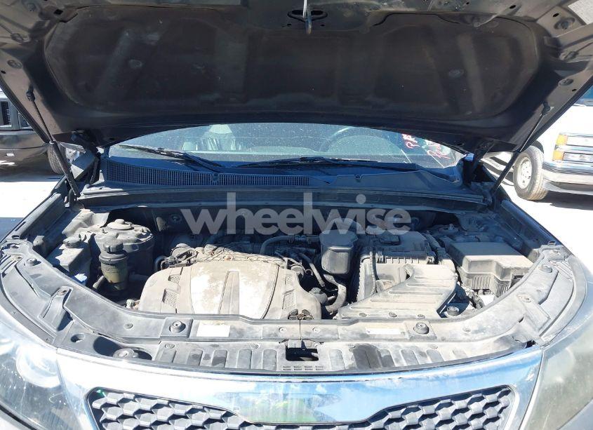 Photo 10 of 2011 Kia Sorento LX V6 (VIN 5XYKT4A21BG122936)