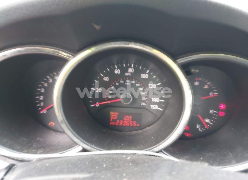 Photo 7 of 2011 Kia Sorento LX V6 (VIN 5XYKT4A21BG122936)