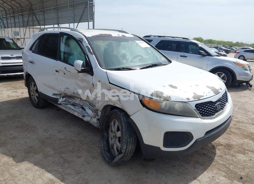 2013 Kia Sorento LX V6 (VIN 5XYKT4A21DG402052) main photo