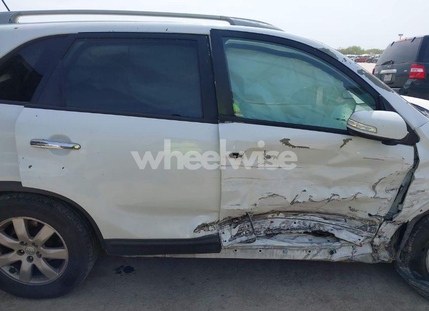 Photo 13 of 2013 Kia Sorento LX V6 (VIN 5XYKT4A21DG402052)