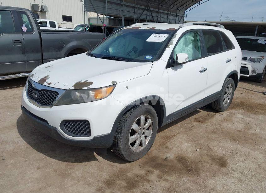 Photo 2 of 2013 Kia Sorento LX V6 (VIN 5XYKT4A21DG402052)
