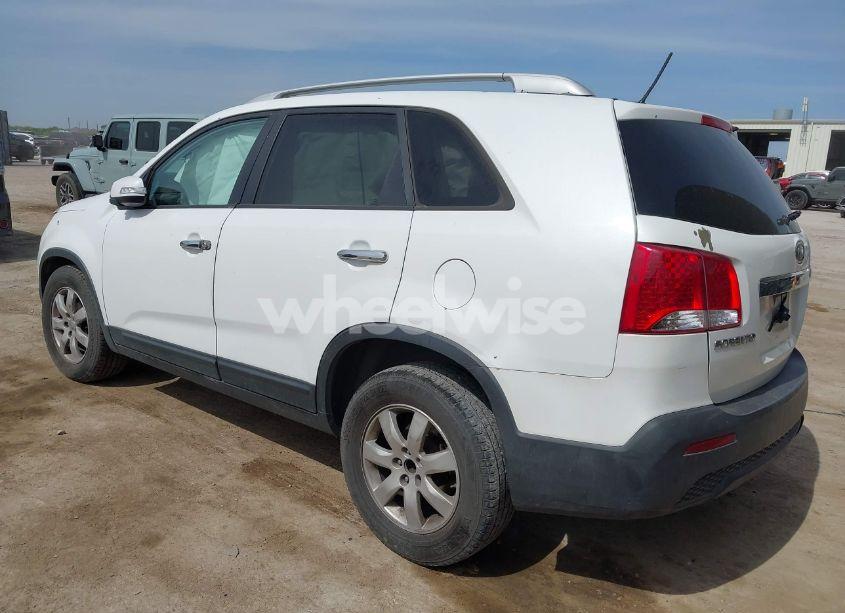 Photo 3 of 2013 Kia Sorento LX V6 (VIN 5XYKT4A21DG402052)