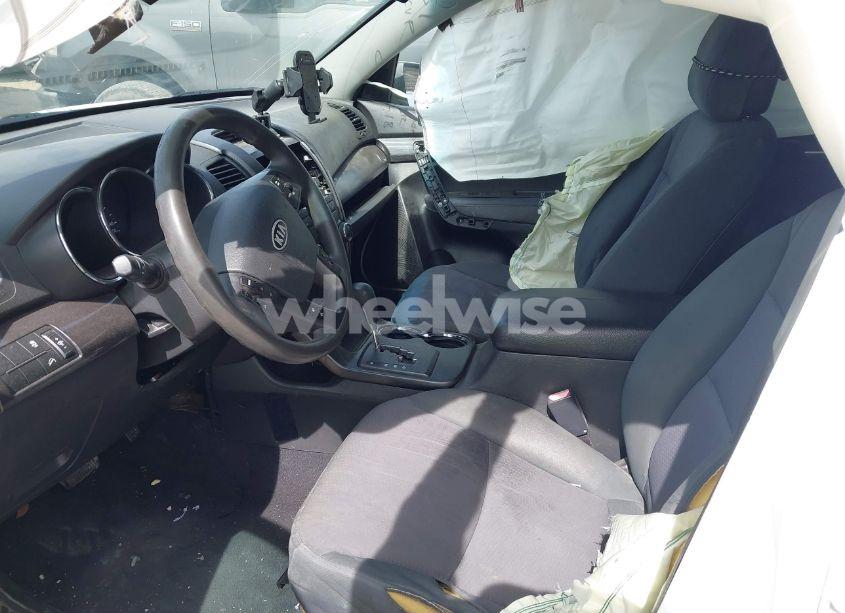 Photo 5 of 2013 Kia Sorento LX V6 (VIN 5XYKT4A21DG402052)
