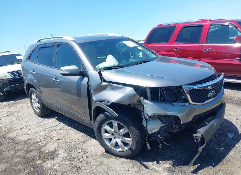 2013 Kia Sorento LX V6 (VIN 5XYKT4A21DG422981) main photo