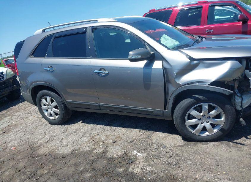 Photo 14 of 2013 Kia Sorento LX V6 (VIN 5XYKT4A21DG422981)