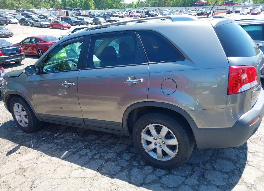 Photo 15 of 2013 Kia Sorento LX V6 (VIN 5XYKT4A21DG422981)