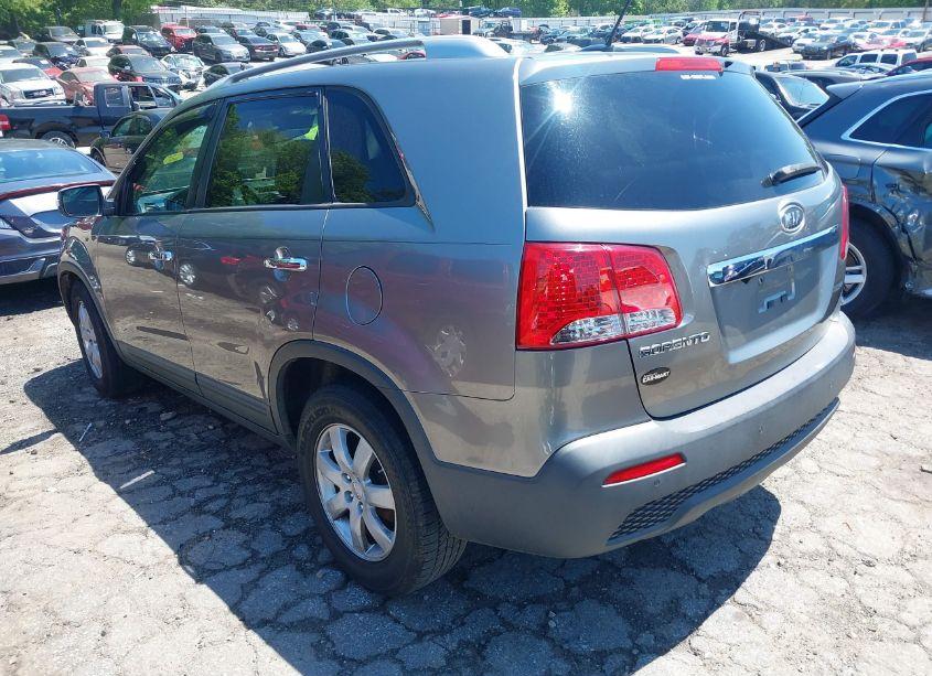 Photo 3 of 2013 Kia Sorento LX V6 (VIN 5XYKT4A21DG422981)
