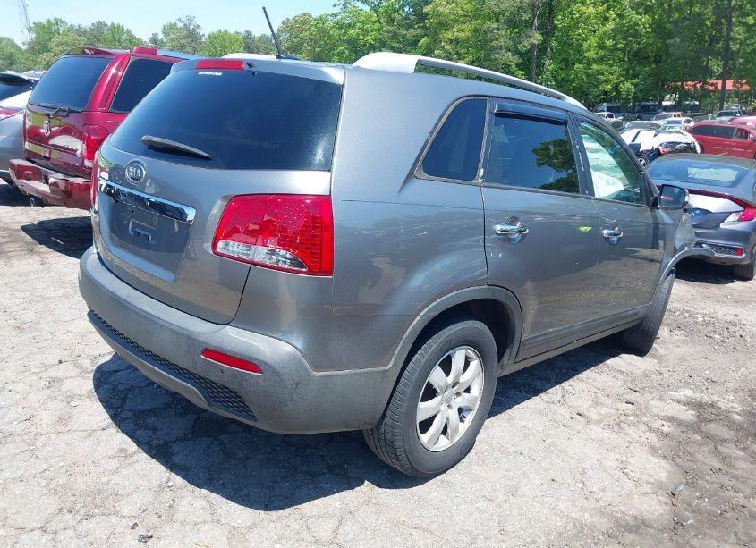 Photo 4 of 2013 Kia Sorento LX V6 (VIN 5XYKT4A21DG422981)