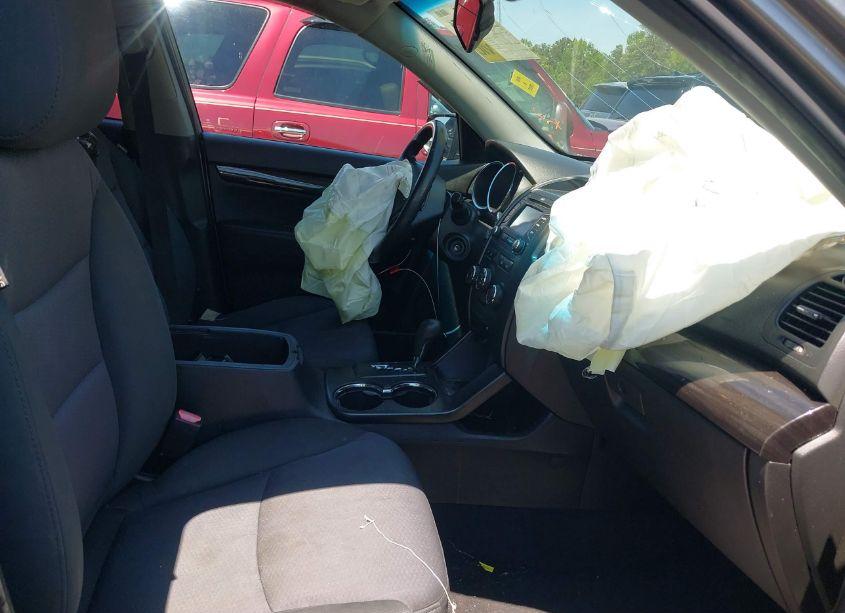 Photo 5 of 2013 Kia Sorento LX V6 (VIN 5XYKT4A21DG422981)