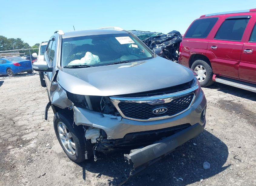 Photo 6 of 2013 Kia Sorento LX V6 (VIN 5XYKT4A21DG422981)