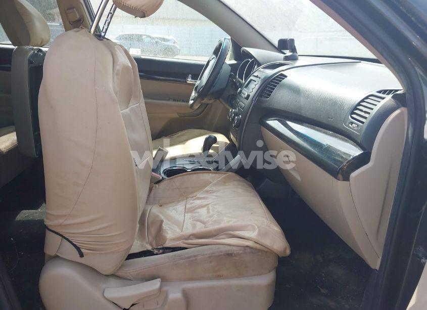 Photo 5 of 2011 Kia Sorento LX V6 (VIN 5XYKT4A22BG142113)