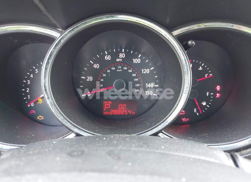 Photo 7 of 2011 Kia Sorento LX V6 (VIN 5XYKT4A22BG142113)