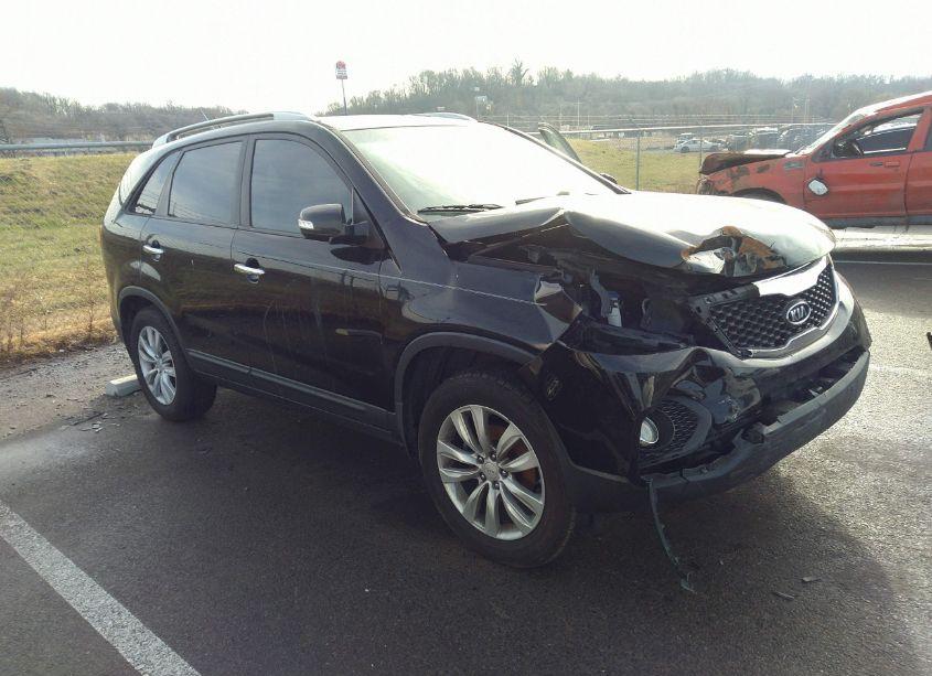 2011 Kia Sorento LX V6 (VIN 5XYKT4A22BG146811) main photo
