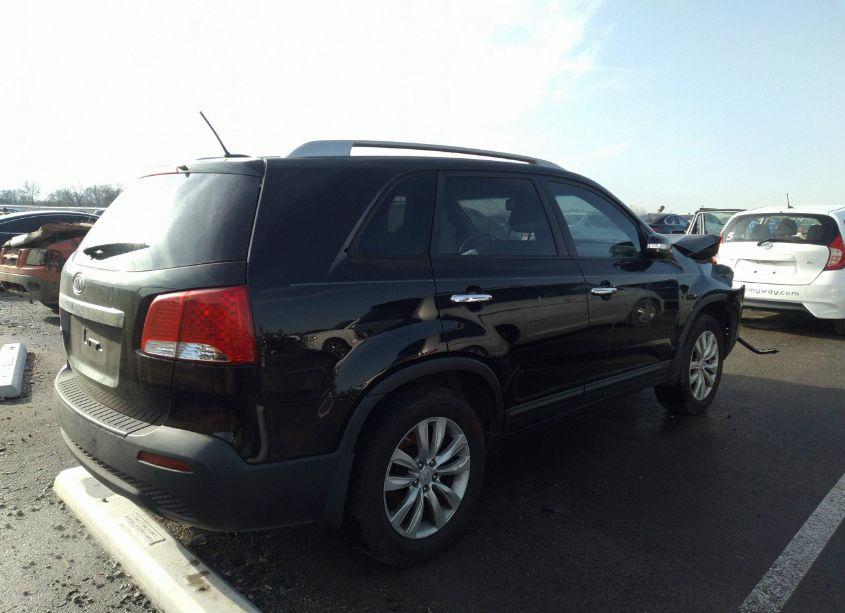 Photo 4 of 2011 Kia Sorento LX V6 (VIN 5XYKT4A22BG146811)