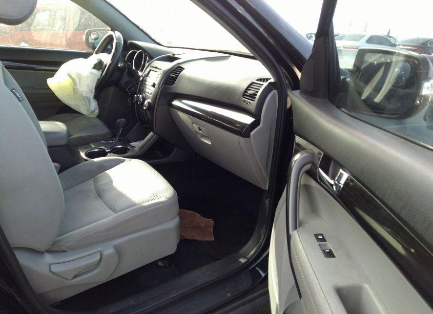 Photo 5 of 2011 Kia Sorento LX V6 (VIN 5XYKT4A22BG146811)
