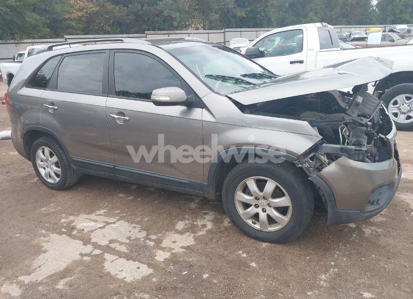 2011 Kia Sorento LX V6 (VIN 5XYKT4A22BG149224) main photo