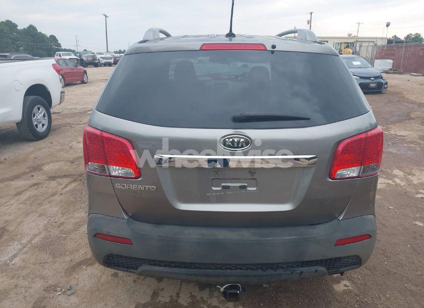 Photo 17 of 2011 Kia Sorento LX V6 (VIN 5XYKT4A22BG149224)