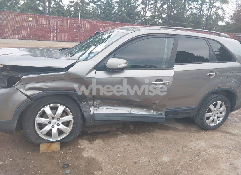 Photo 18 of 2011 Kia Sorento LX V6 (VIN 5XYKT4A22BG149224)