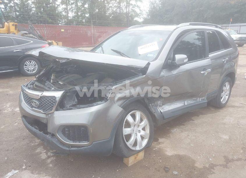 Photo 2 of 2011 Kia Sorento LX V6 (VIN 5XYKT4A22BG149224)