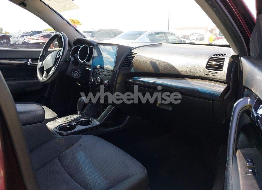 Photo 5 of 2012 Kia Sorento LX V6 (VIN 5XYKT4A22CG279442)