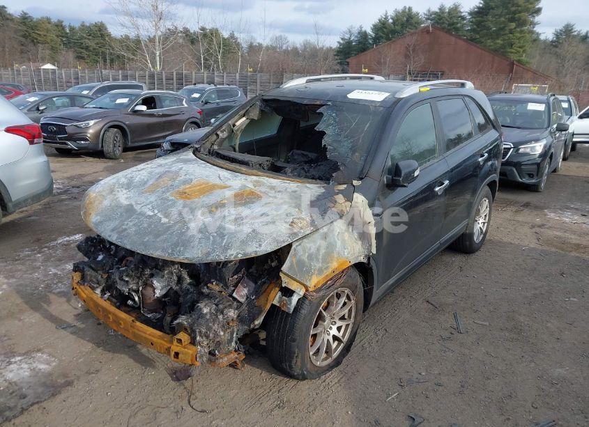 Photo 2 of 2011 Kia Sorento LX V6 (VIN 5XYKT4A23BG137437)
