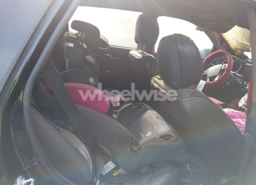 Photo 8 of 2011 Kia Sorento LX V6 (VIN 5XYKT4A23BG137437)