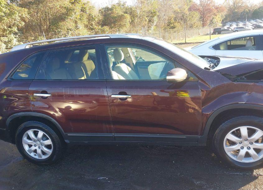 Photo 13 of 2011 Kia Sorento LX V6 (VIN 5XYKT4A23BG167117)