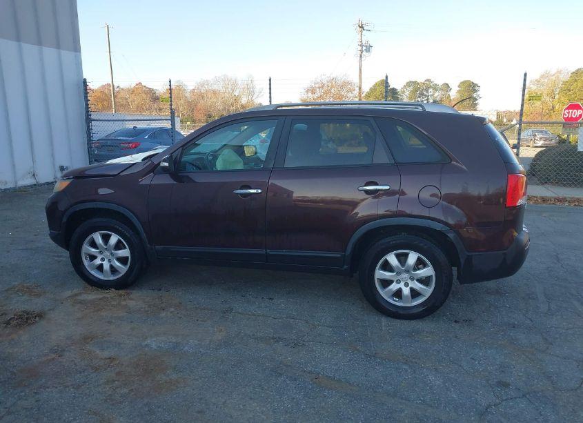 Photo 14 of 2011 Kia Sorento LX V6 (VIN 5XYKT4A23BG167117)