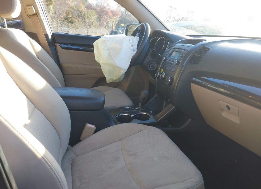 Photo 5 of 2011 Kia Sorento LX V6 (VIN 5XYKT4A23BG167117)
