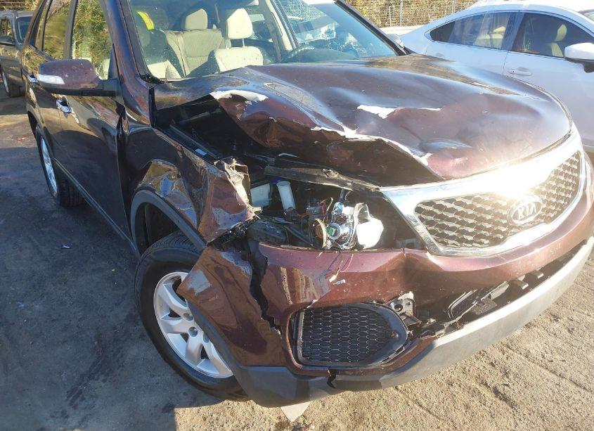 Photo 6 of 2011 Kia Sorento LX V6 (VIN 5XYKT4A23BG167117)