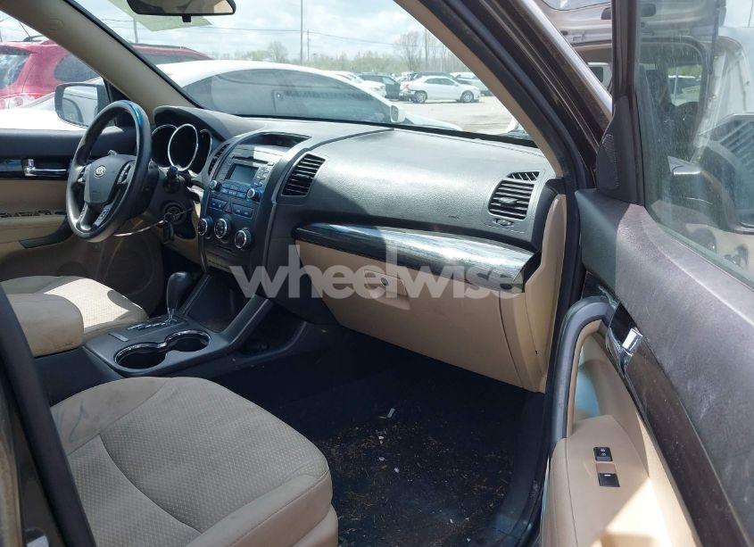 Photo 5 of 2012 Kia Sorento LX V6 (VIN 5XYKT4A23CG248801)