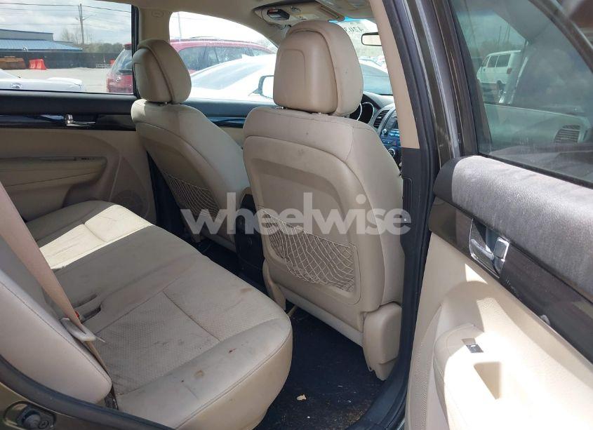 Photo 8 of 2012 Kia Sorento LX V6 (VIN 5XYKT4A23CG248801)
