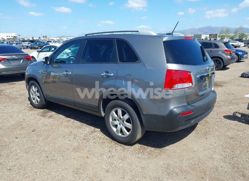 Photo 3 of 2012 Kia Sorento LX V6 (VIN 5XYKT4A23CG268160)